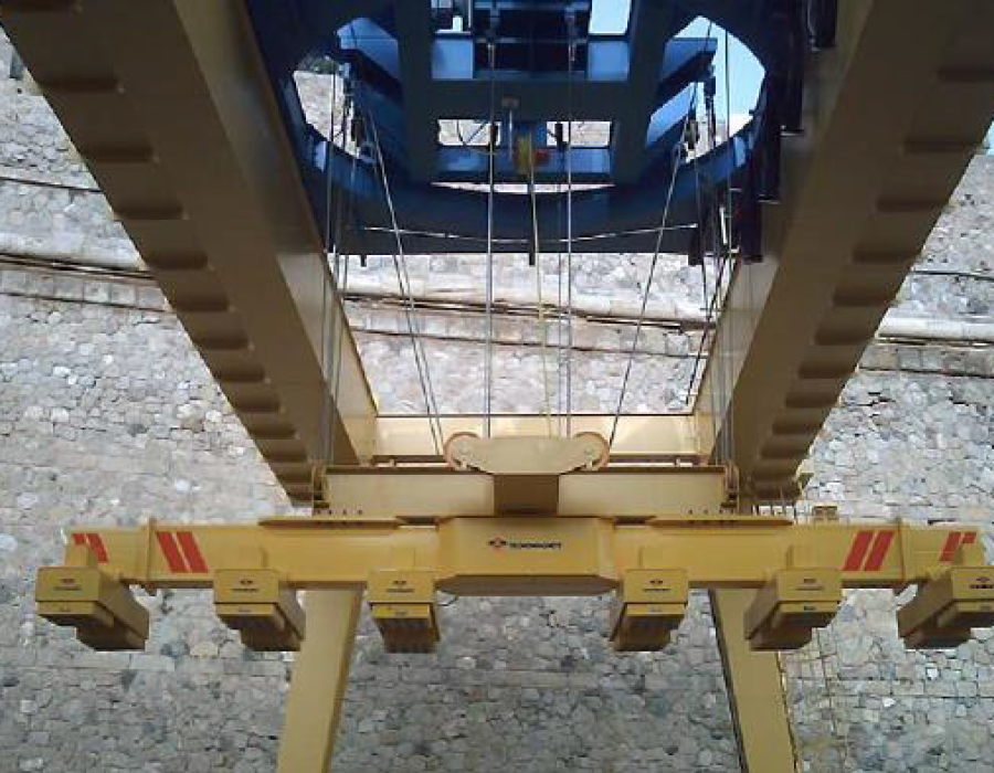 gruas semiportico con aplicaciones especiales